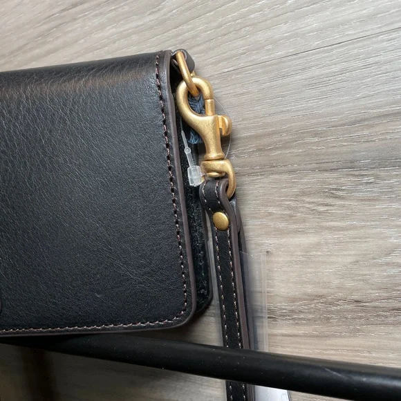 NWT- Dooney & Bourke Florentine Leather Phone Wristlet, Black - Picture 3 of 9